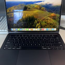 ✨LIKE NEW✨ MACBOOK AIR M3 CHIP