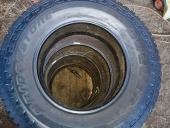 Bridgestone dueler a/t 275 70 18