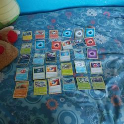 30 Pokemon cards 