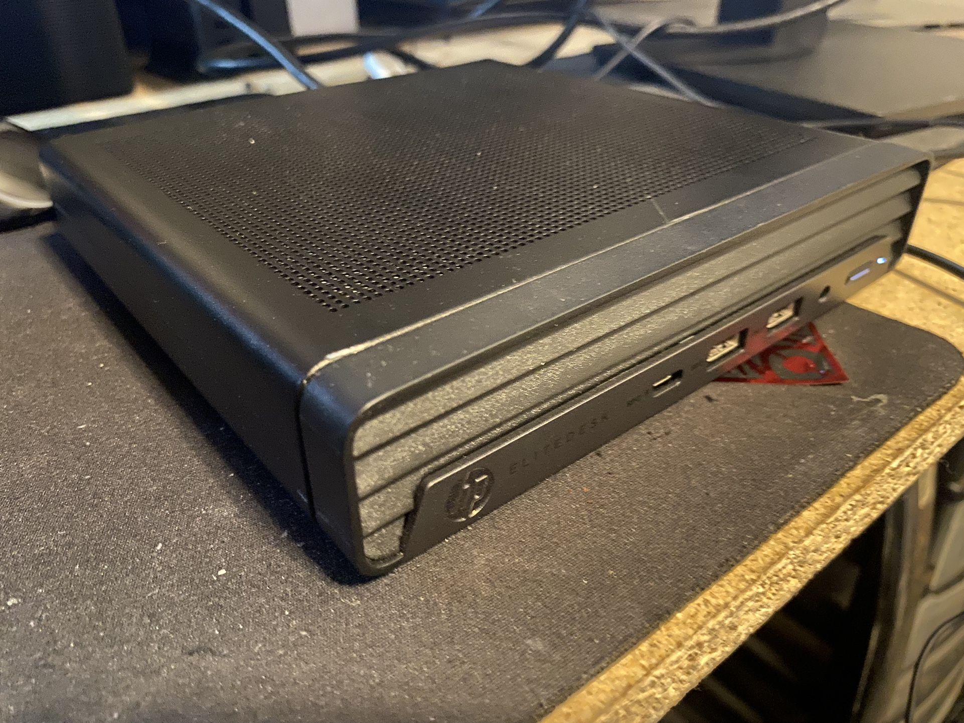 HP Elite 800 G6 Mini desktop W/Dual Monitos