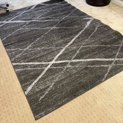 Modern Rug Good Condition 7x9ft