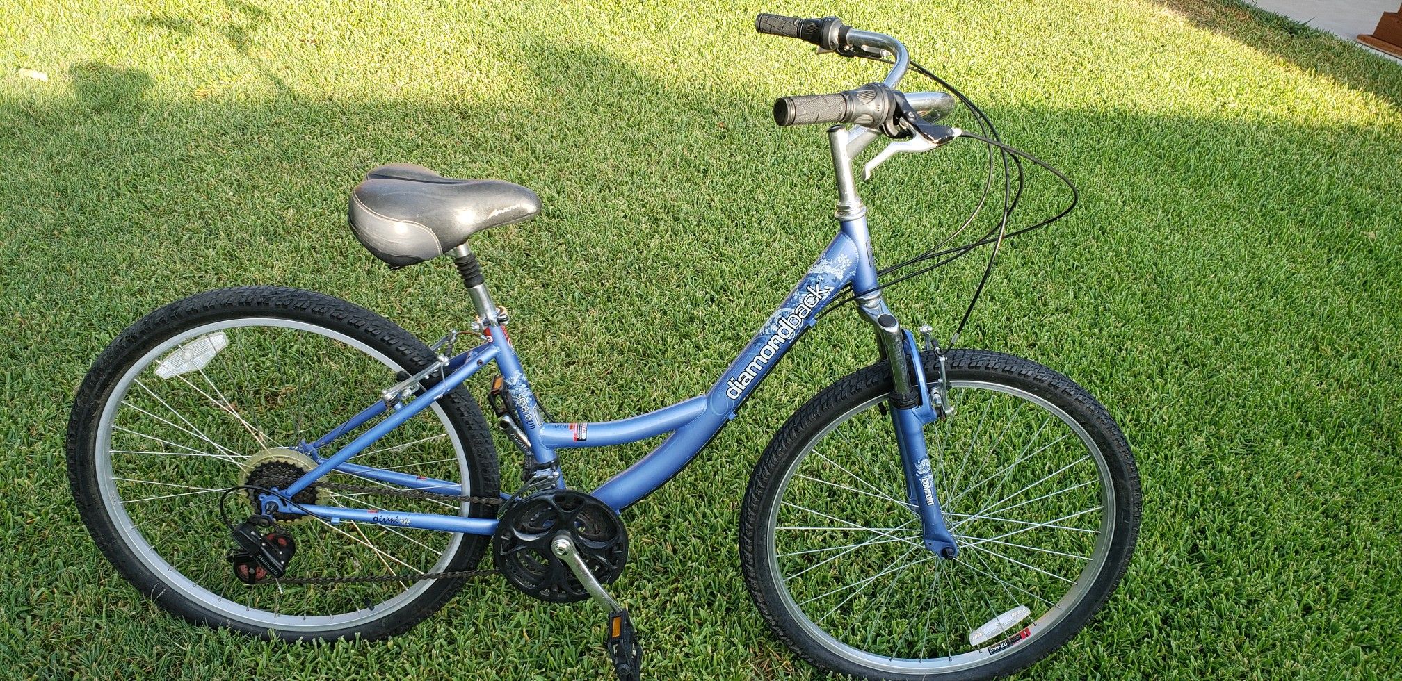 26 inch Diamondback Devine Serene Citi 21 speed hybrid Bike