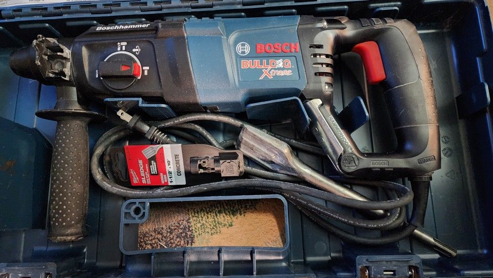 BOSCH ROTARY HAMMER w Sledge Chisel
