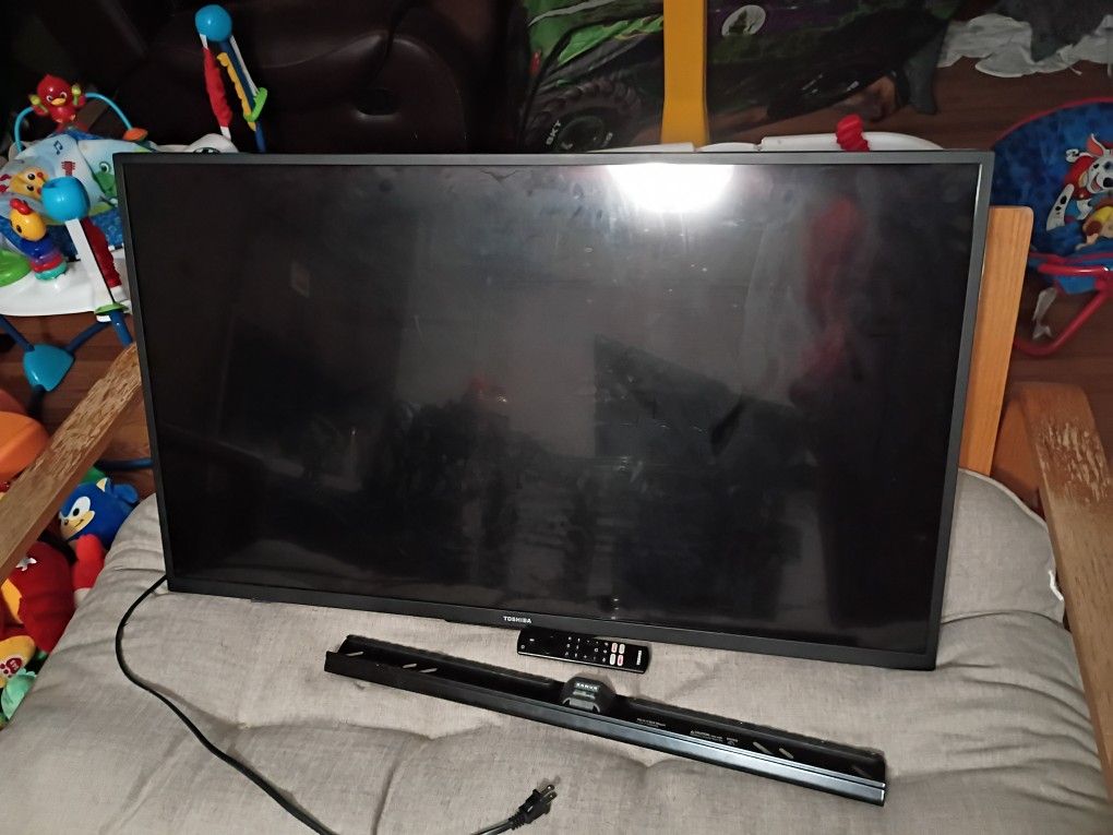 55 Inch TOSHIBA AMAZON FIRE TV+Wall Mount