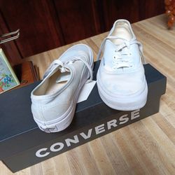 Girls Tennis.. VANS..Size  3.5..white with Blue