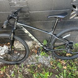 Trek Mountain Bike 