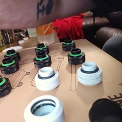 (WILLING TO MAKE A DEAL)Corsair 14MM Compression Fittings For Hardline Tubing 