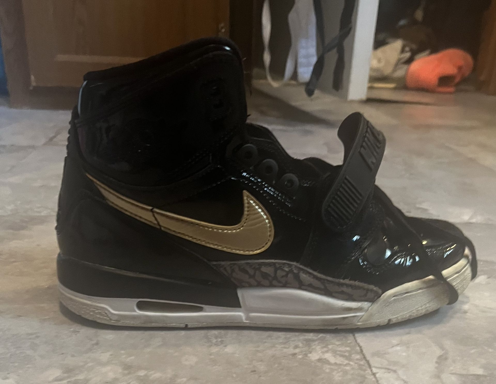 Nike Air Jordan Legacy 312 Patent Leather Black Gold 