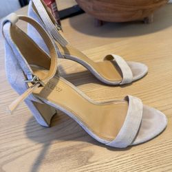 Zapatos De Tacón Size   7   $10 