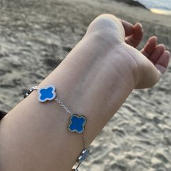 Four leaf clover bracelet silver color (blue)