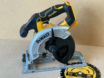 Dewalt DCS565B 20V MAX Cordless Brushless 6-1/2 in. Sidewinder Style Circular Saw (Tool Only)