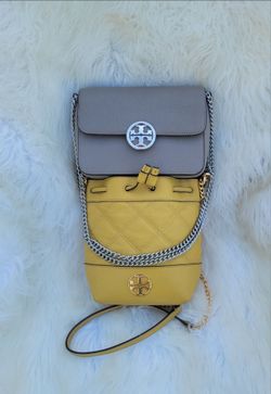 TORY BURCH Originales $140, por las dos.