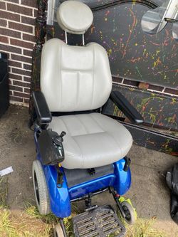 Electric wheelchair 