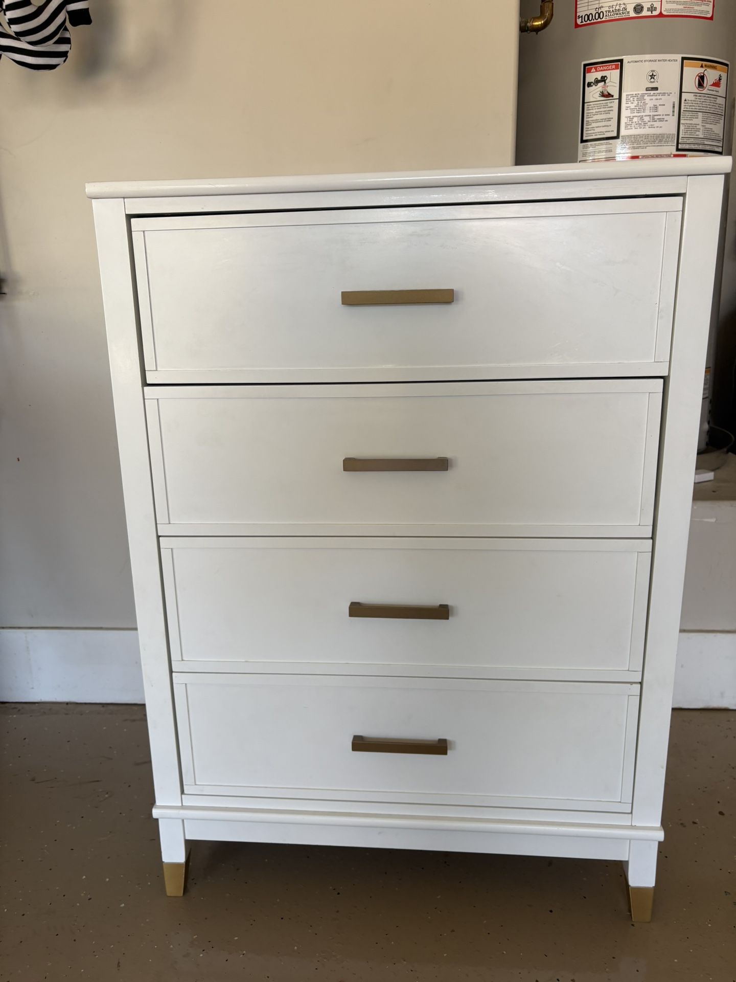 4 drawer dresser-White