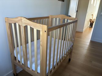foldable mini crib