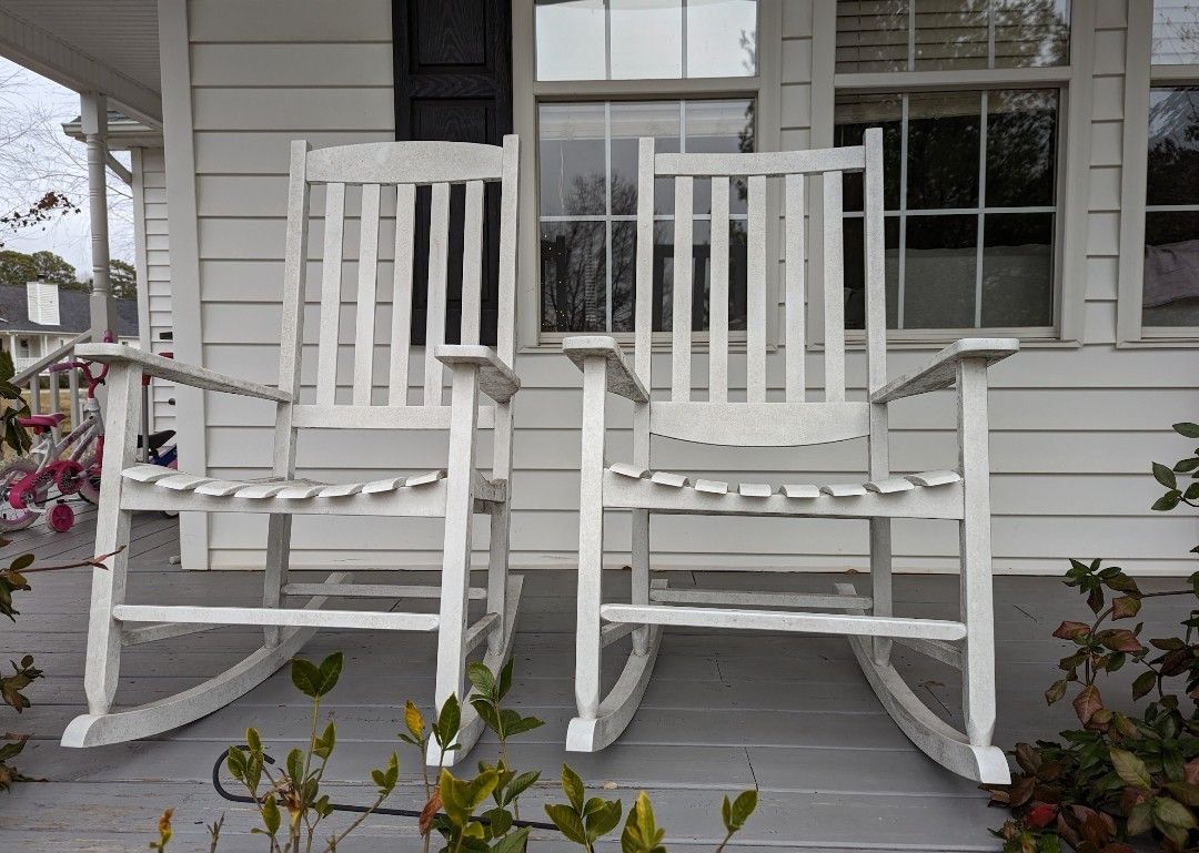 2 Rocking Chairs
