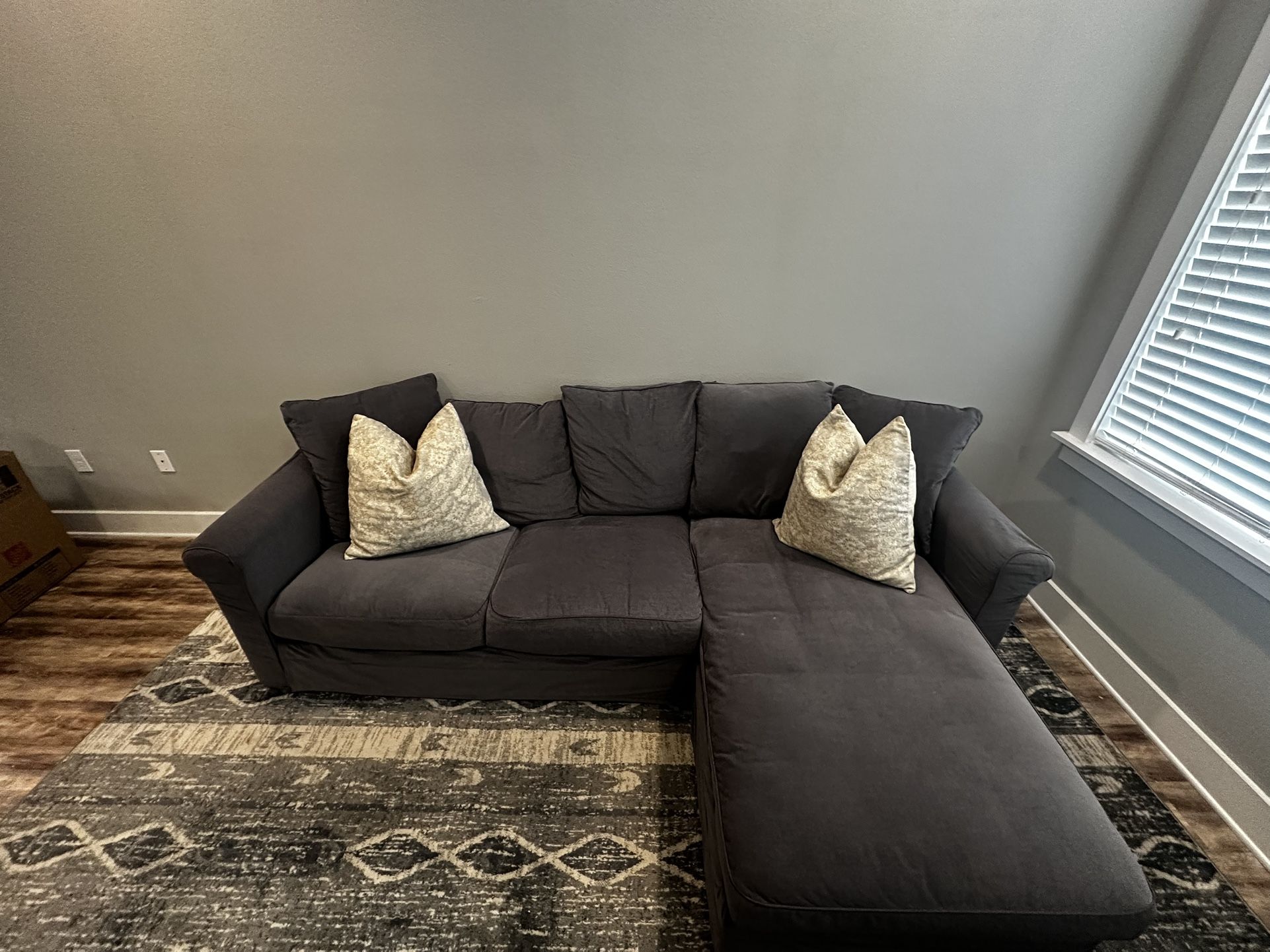 Small Sectional W/ Chaise