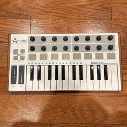 Arturia Mini Lab MIDI Controller