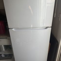 Frigidaire Refrigerator 