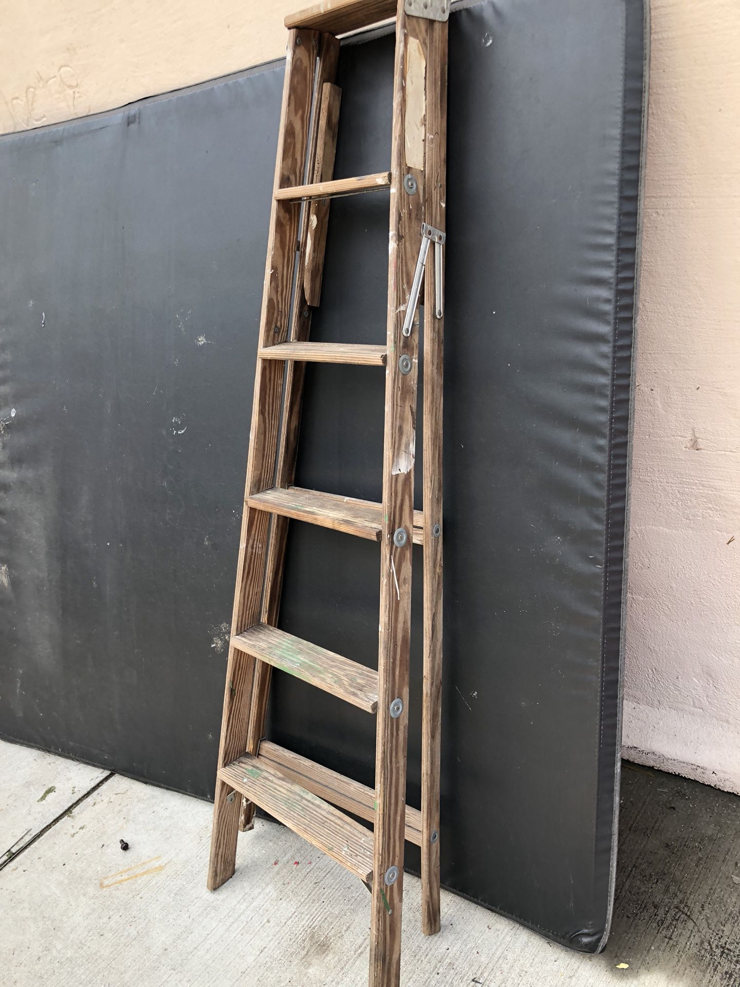 6 or 8 foot ladder