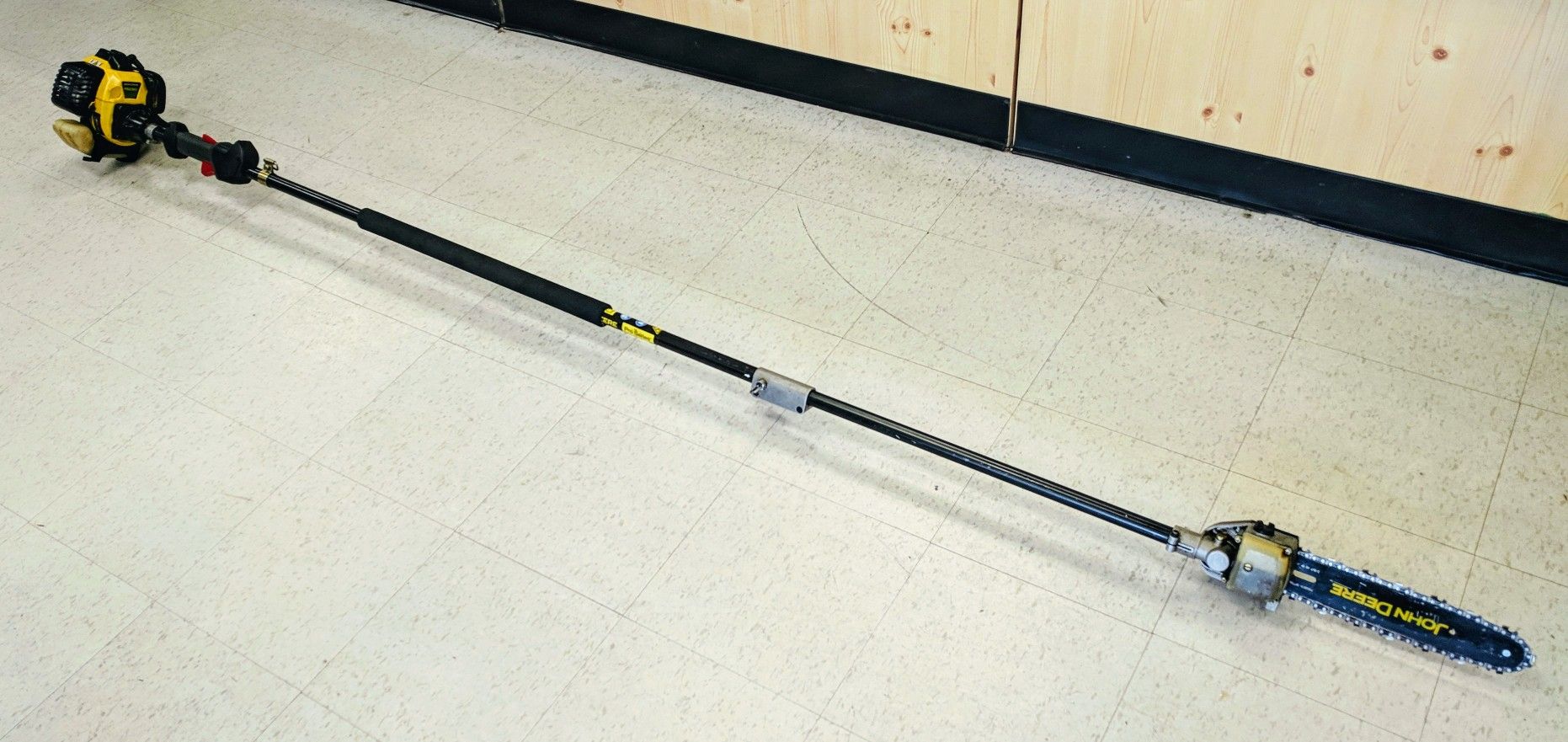 John Deere PS2383 Extended-Reach Pole Saw