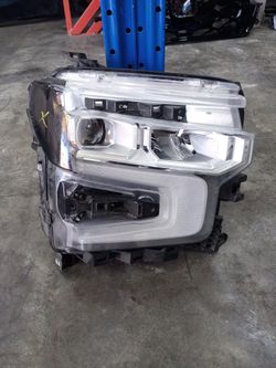 2022 - 2024 Chevy Silverado Right Headlight Xenon $