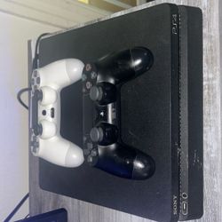PS4 Slim 