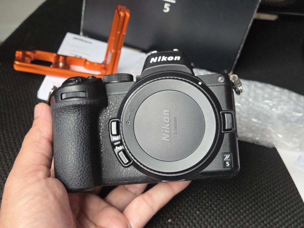 Nikon Z5 Body With Accessories Box L Bracket Extra Battery