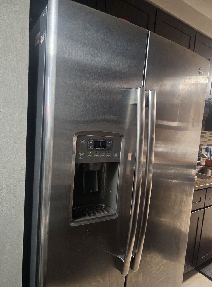 GE Refrigerator