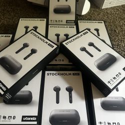 Urbanista Stockholm True Wireless Earbuds 14 Hour Playtime Bluetooth 5.0 Charging Case Touch Controls Dual Mic Compatible With Android And iOS Black