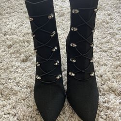 Black boots fashion heels