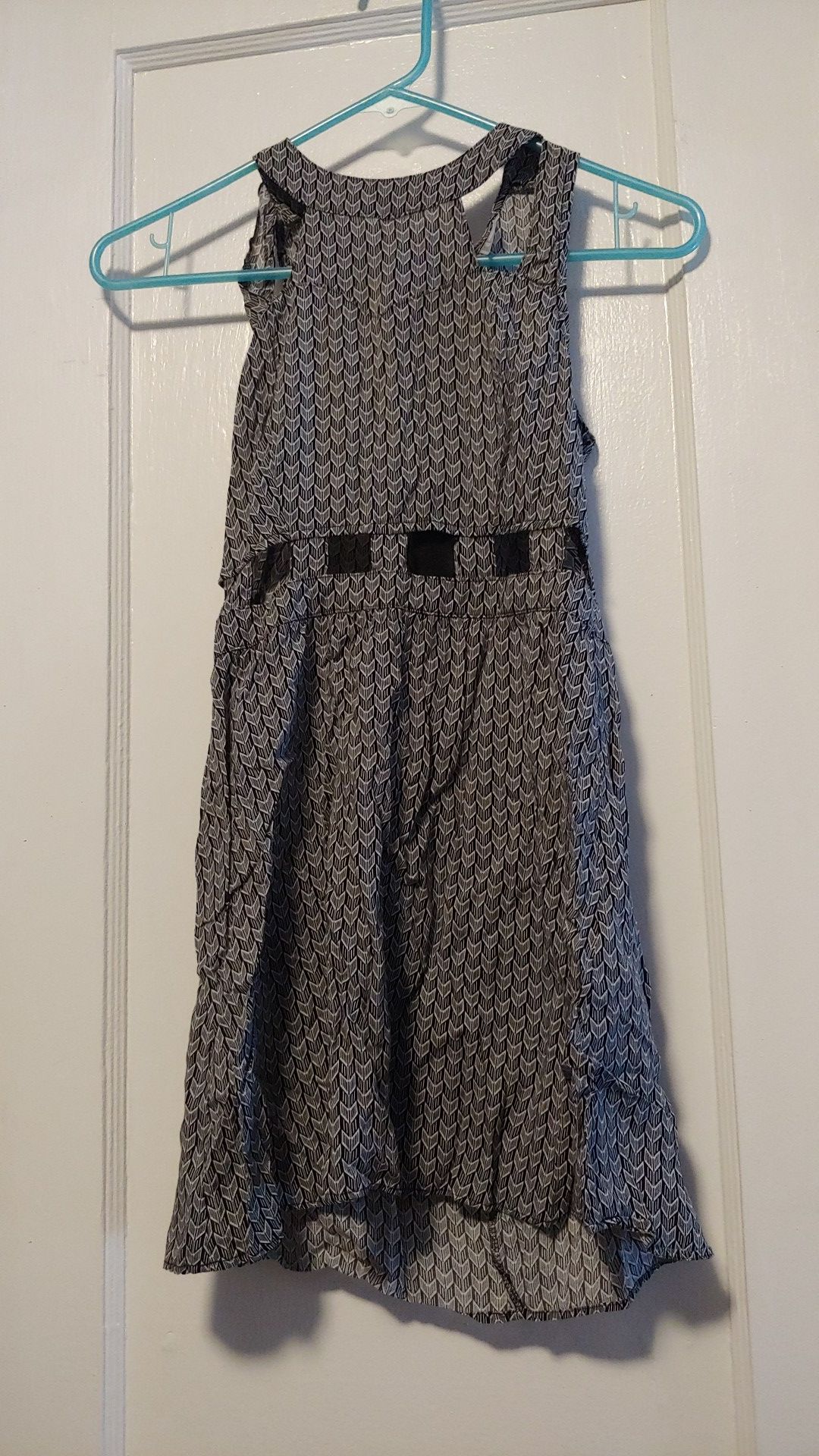 H&M Dress size 4 cutout geo chevron black & white