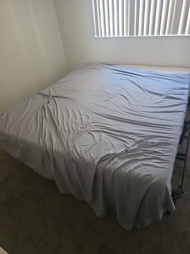 Queen Mattress for Sale in Palm Springs, CA OfferUp