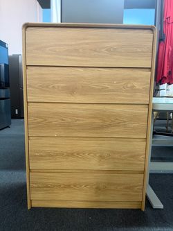 5-Drawer Tall Oak Wood  Chest，$150