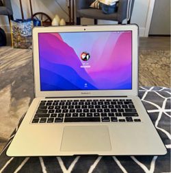 MacBook Air 13” 2015 8gb ram ssd