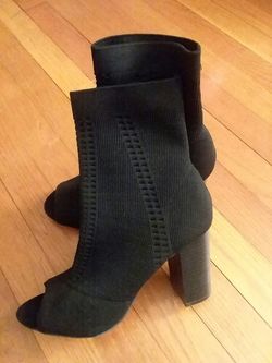 Black ankle boots w/peep toe