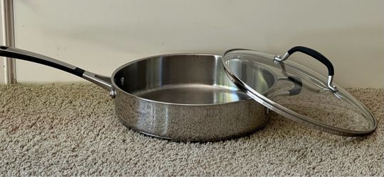 Calphalon stainless steel 3 Quart cookware w/ lid.