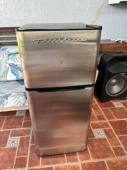 Frigidaire Freezer and refrigerator
