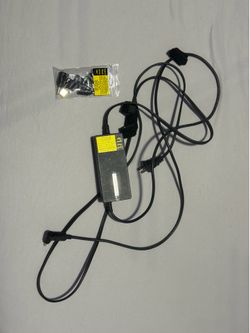 Insignia 90W Universal Laptop Charger w/ All Adapter Tips – Like New