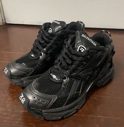 Balenciaga Runners Black 