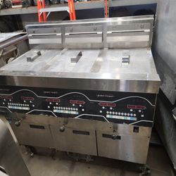 Henry Penny Three Fryer