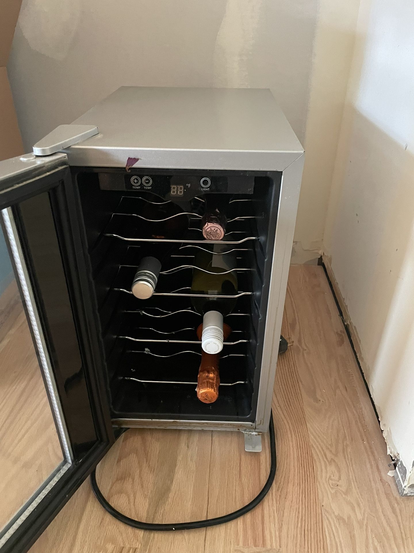 Cuisinart Mini Wine Fridge for Sale in Northbrook, IL OfferUp