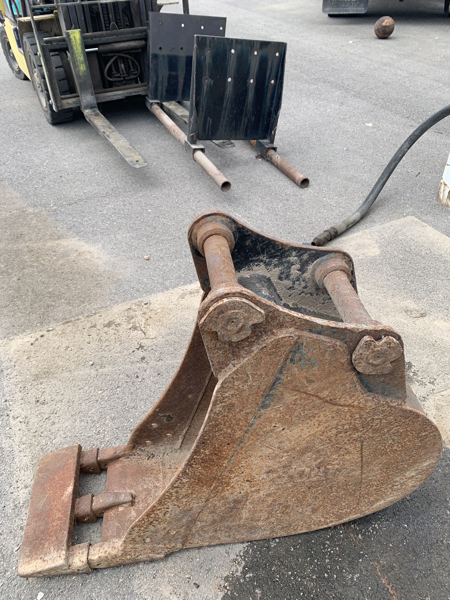 Backhoe bucket excavator attachment