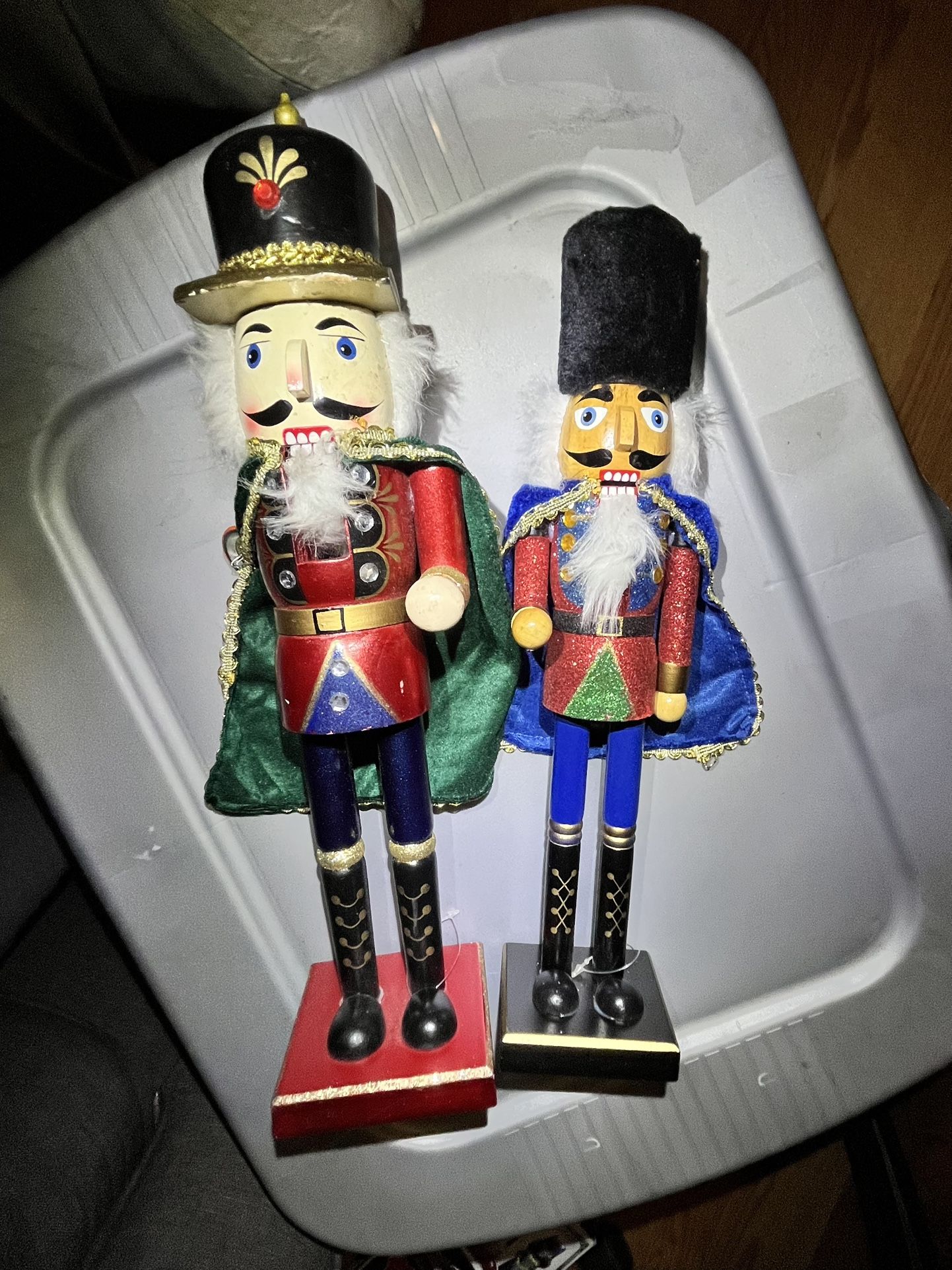 Two nutcrackers 17” and 15” tall Take both for 20$ Check my other offers