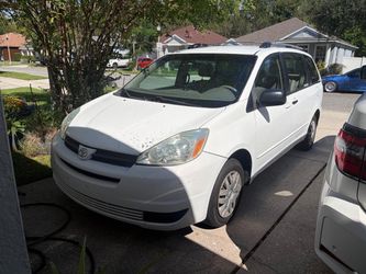 Toyota Sienna Minivan 2005 White