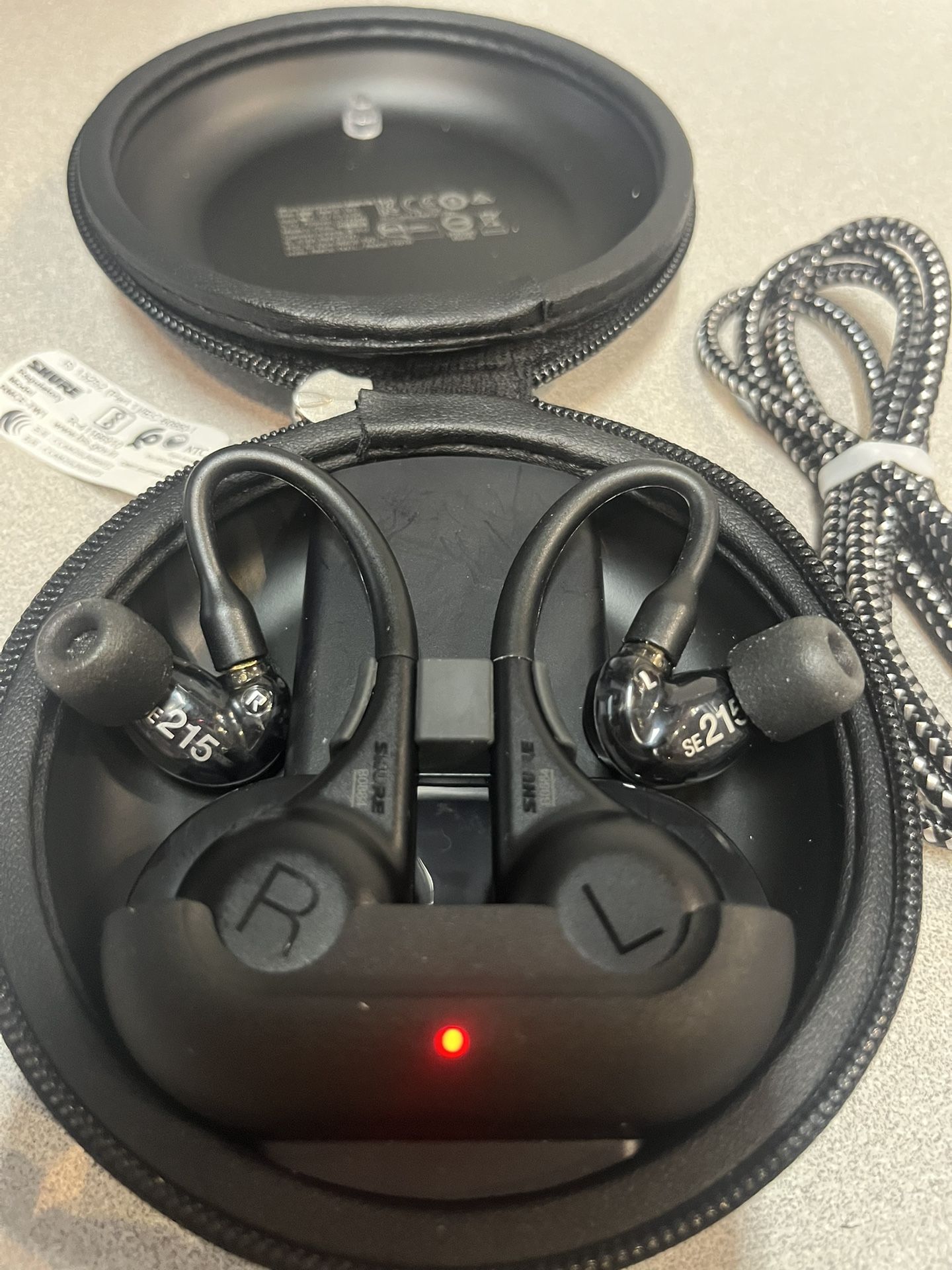 SHURE AONIC 215 True wireless Gen 2 Earbuds- Black  Earbuds are fully functional and in very good condition and work great. Includes Charging Case and