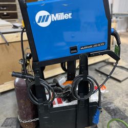 Multimatic 220 AC/DC With Less Than 2 Hours Of Usage 