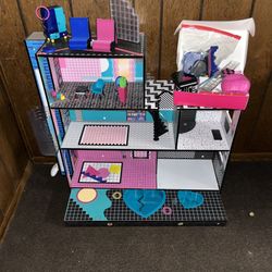 LOL Doll House