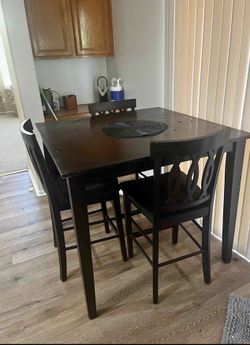 Delivery Available! Modern Dining Table Set — Table + 4 Chairs