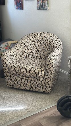 Single swivel chair
